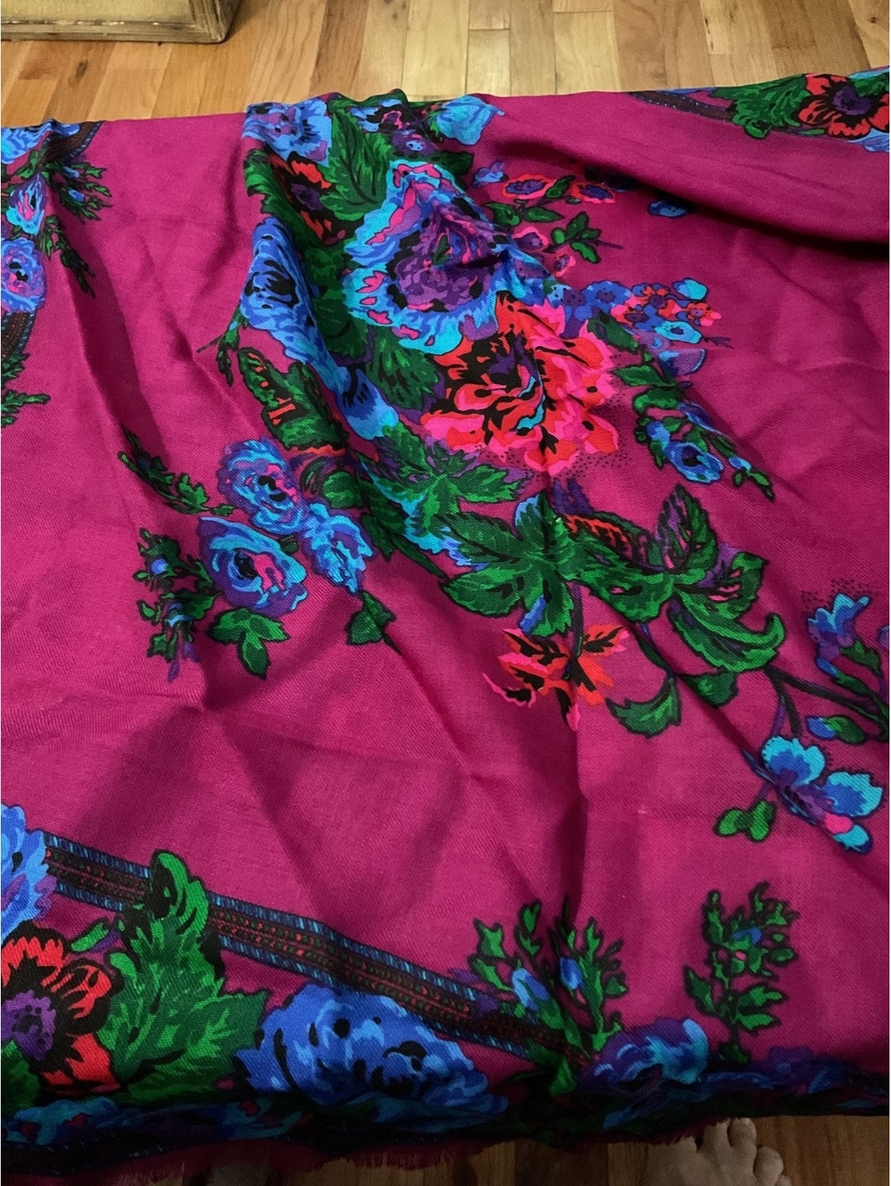 Liz Claiborne Wool Floral Shawl Wrap in Magenta